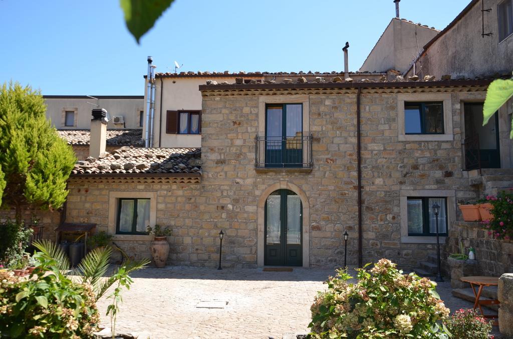 La Carretteria Guest House Mistretta Екстериор снимка