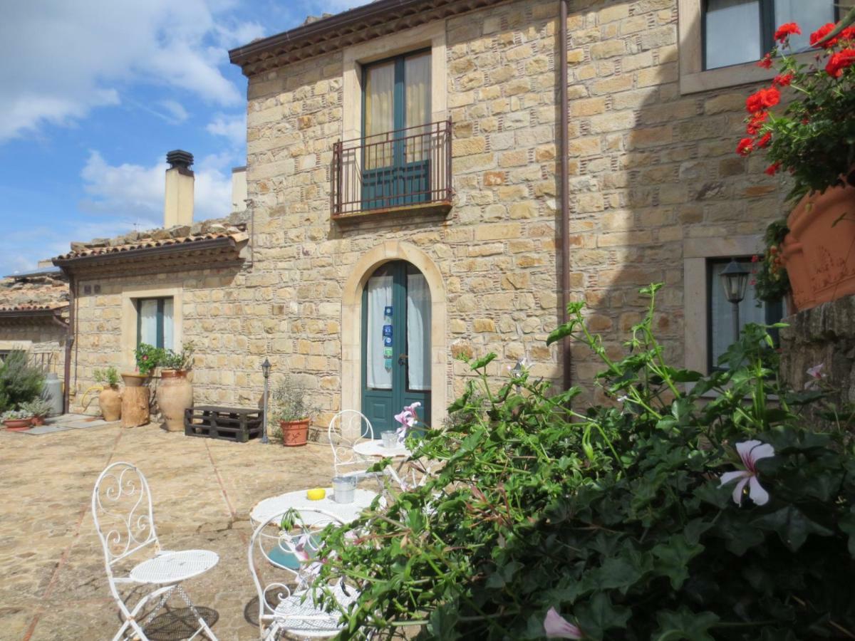 La Carretteria Guest House Mistretta Екстериор снимка